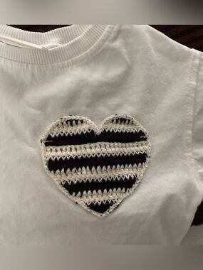 ZARA TOTALLY CUTE CROCHETED HEART POCKET TEE